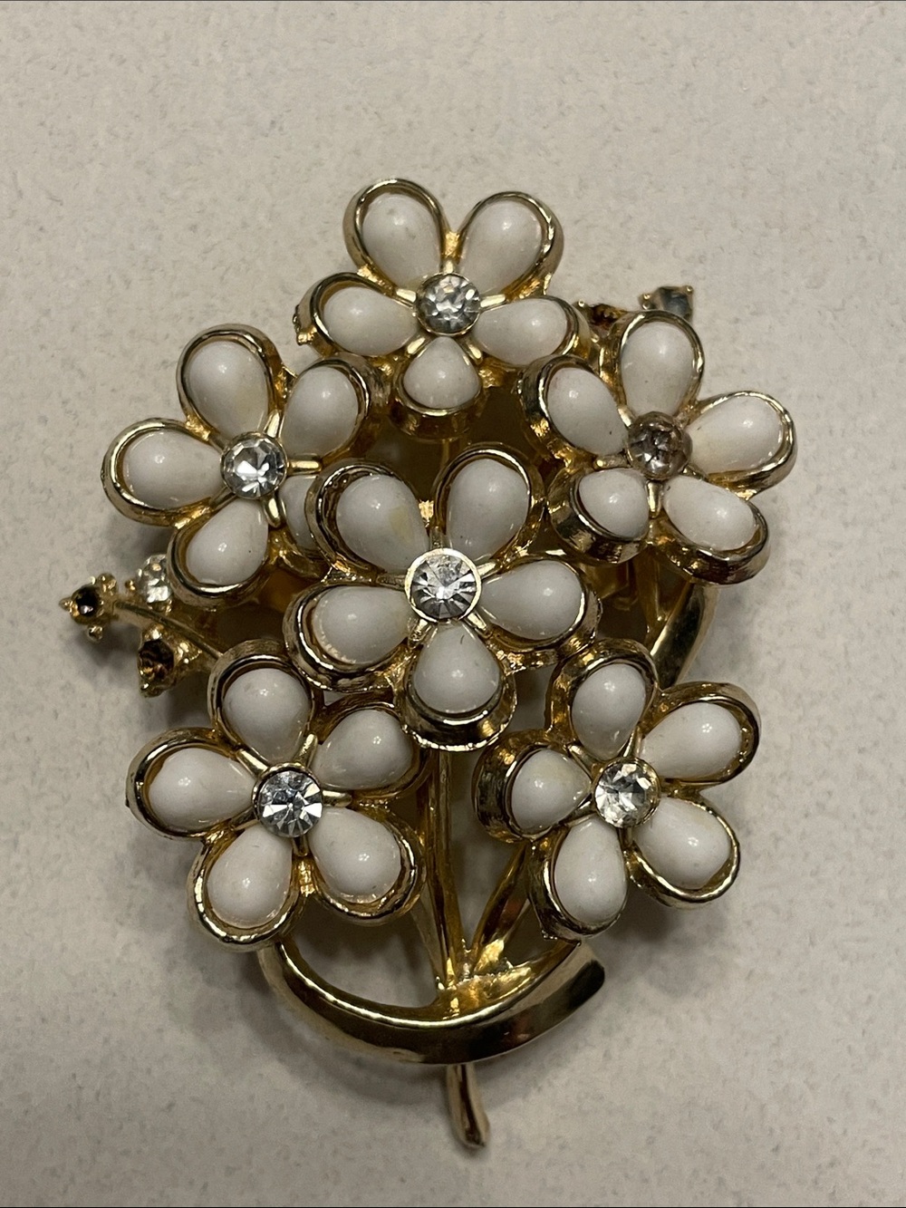 VTG 1950s 60s SIGNED CORO FLORAL BROOCH GOLD AND WHITE LUCITE 2 1/2" TALL